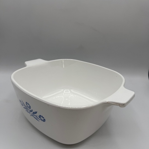 Vintage Blue Cornflower Corning Ware 1 3/4 casserole No lid - Picture 2 of 5